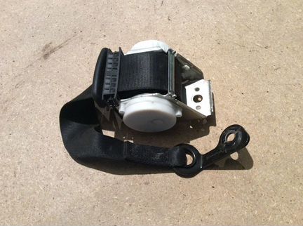 Ремень задний центральный Mercedes W204 204