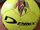 Футбольный мяч Demix для футзала, насос