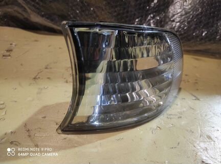 Поворотник правый BMW 7 E38