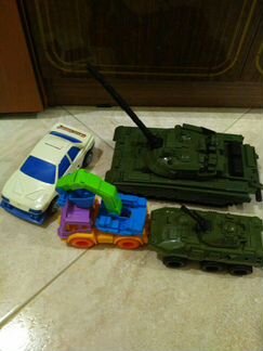 Танки, экскаватор и машинка