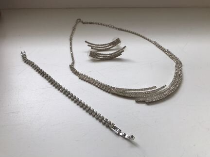 Комплект серьги, колье, браслет. Бижутерия