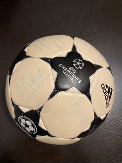 Мяч футбольный с автографами дорого