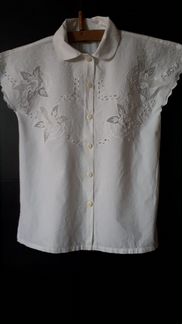 Белая блузка с круглым воротничком