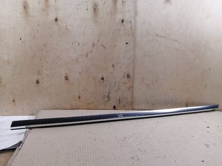 Молдинг стекла двери передний левый Mercedes-Benz