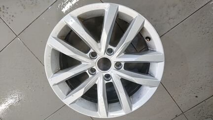 Диск литой R16 Passat B8