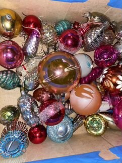 Коробка старинных елочных игрушек